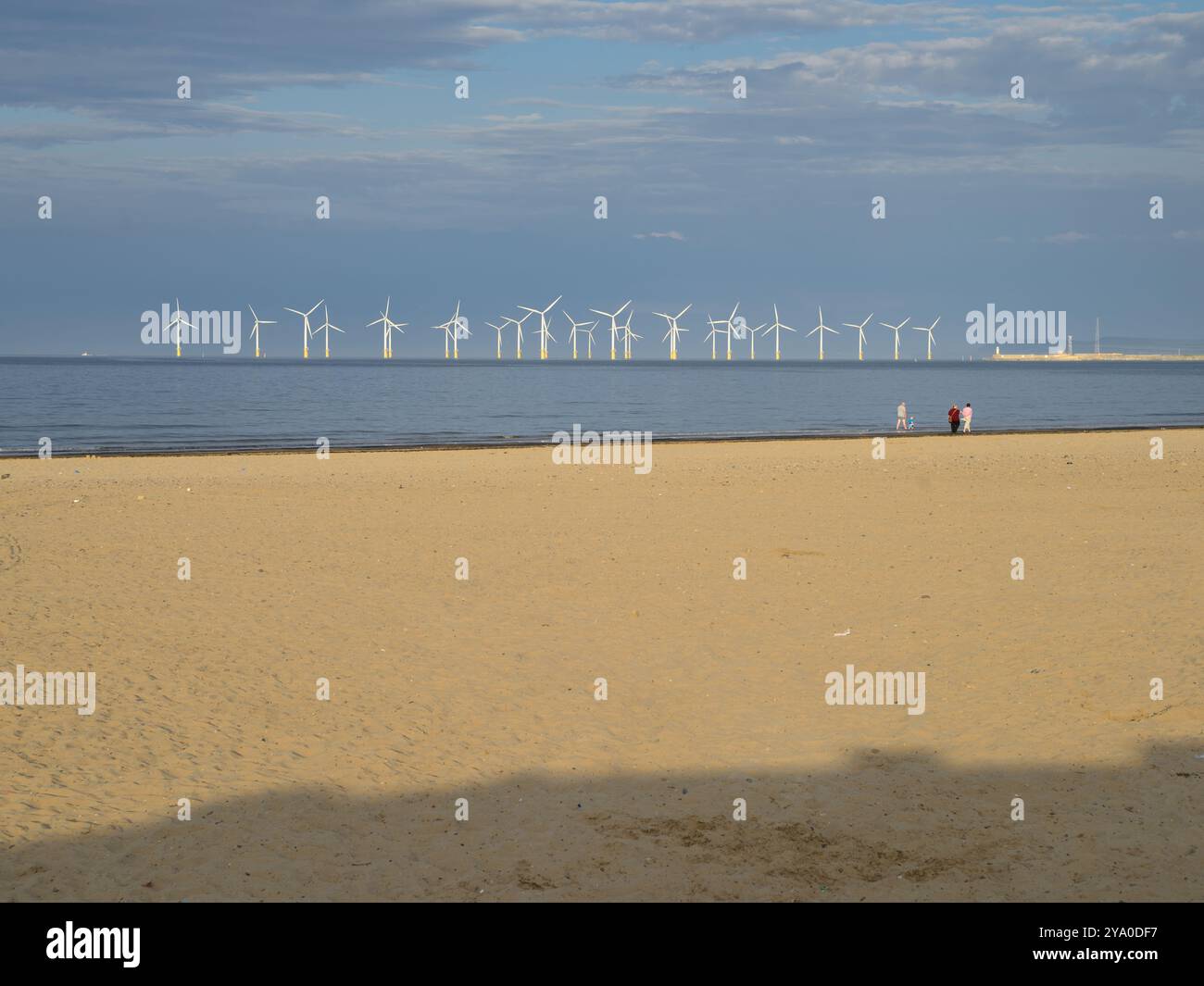 Parco eolico di Teesside visto da Seaton Carew, Hartlepool, Regno Unito Foto Stock