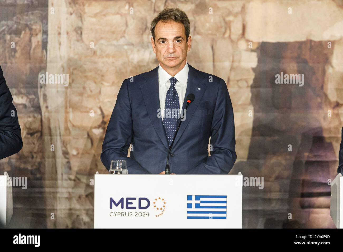 Cipro : undicesimo Vertice dei paesi dell'UE meridionale MED9. Il primo ministro greco KYRIAKOS MITSOTAKIS è stato visto durante la conferenza stampa, Paphos, Cipro, l'11 ottobre 2024. L'undicesimo vertice dei paesi dell'UE meridionale MED9 si terrà a Paphos. Paphos Paphos Cipro Copyright: XKOSTASxPIKOULASx Foto Stock