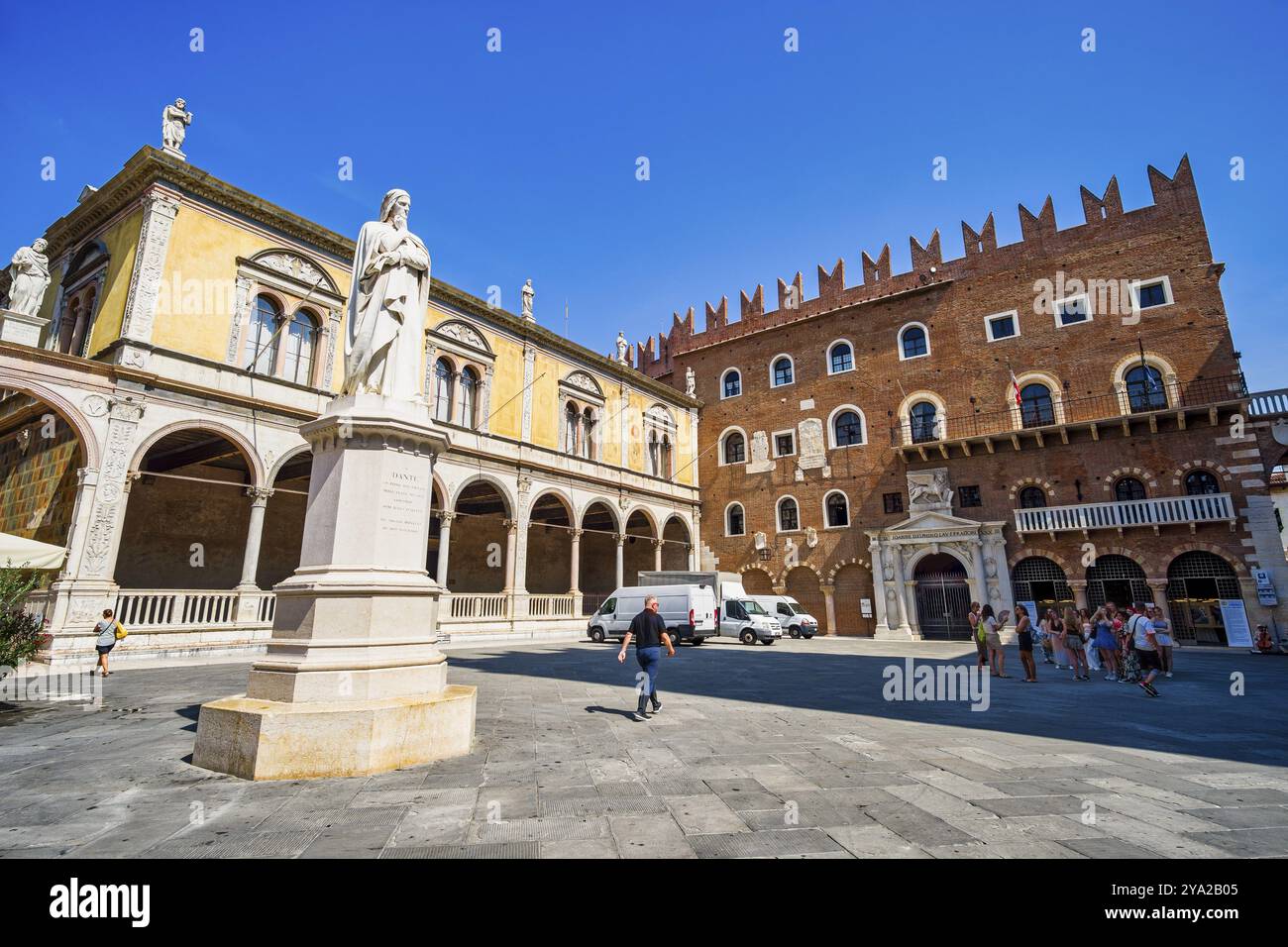 Monumento Dante in Piazza dei signori, Verona, Veneto, Italia, Europa Foto Stock