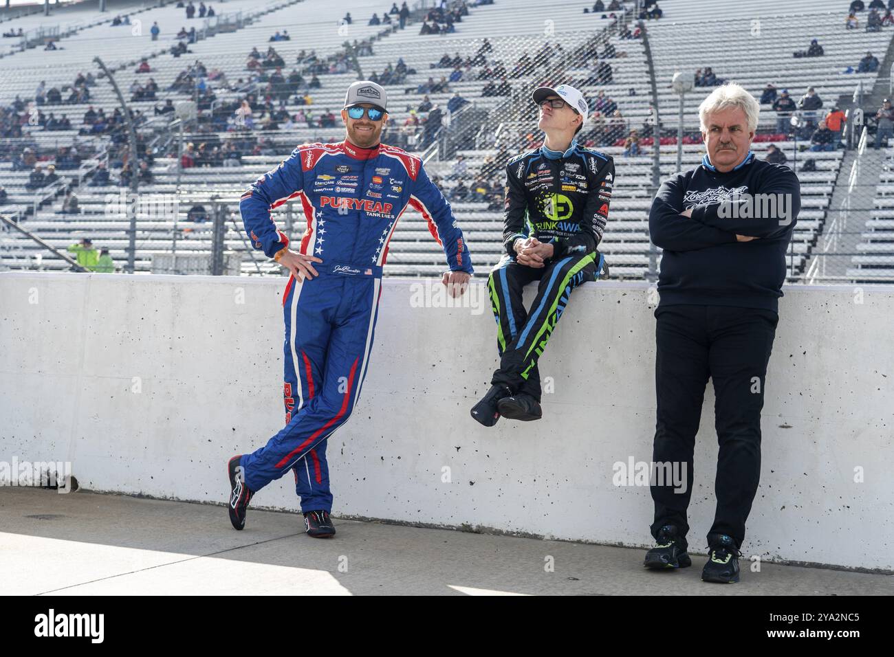 Jeb Burton si mette in pista per allenarsi con il DUDE Wipes 250 a Martinsville, Virginia, USA, Nord America Foto Stock