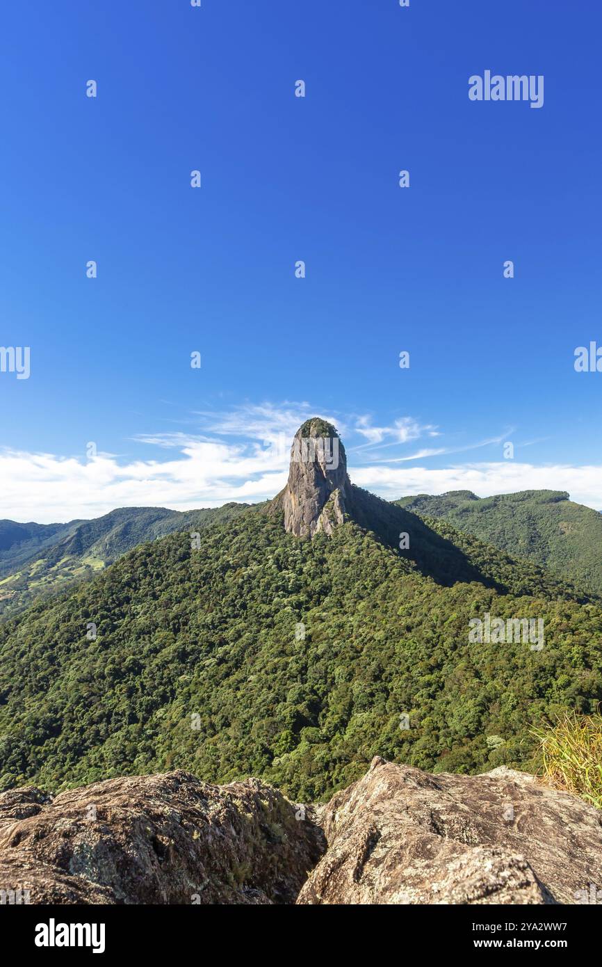 Pedra do Bau, vetta rocciosa a Sao Bento do Sapucai, Brasile. Sud America Foto Stock
