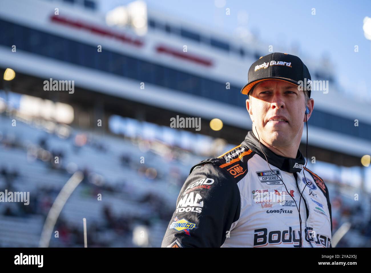 Brad Keselowski sale in pista per allenarsi per il Cook Out 400 a Martinsville, Virginia, USA, Nord America Foto Stock