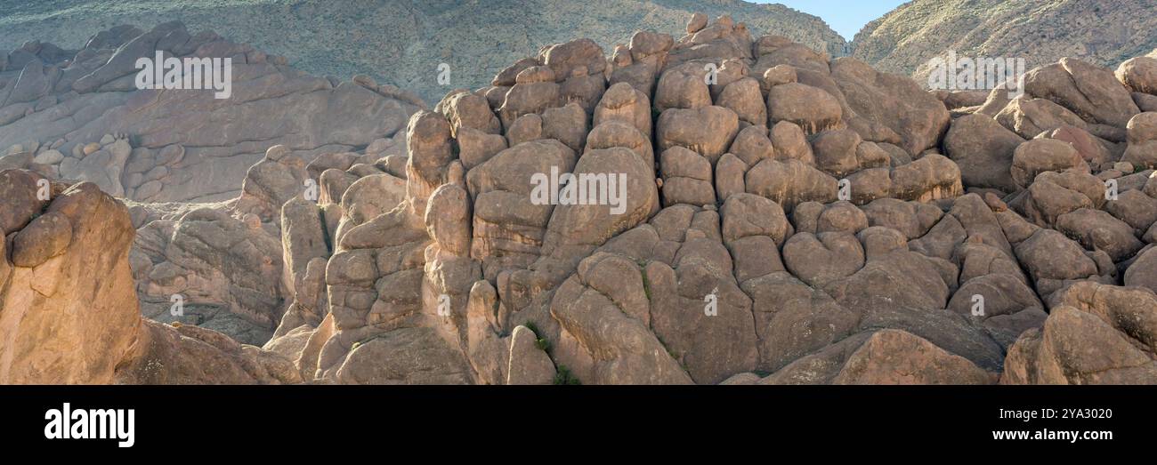 La gola di Dades è una bellissima strada tra le montagne dell'Atlante in Marocco, Africa. Banner Web in vista panoramica Foto Stock