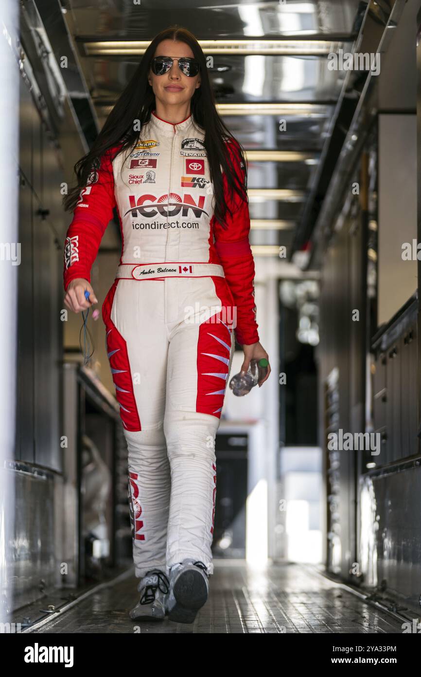 Amber Balcaen sale in pista per il General Tire 150 ad Avondale, Arizona, USA, Nord America Foto Stock