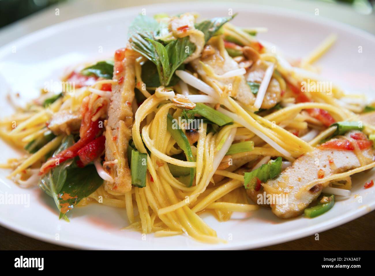 Insalata verde di mango e tofu in thailandia Foto Stock