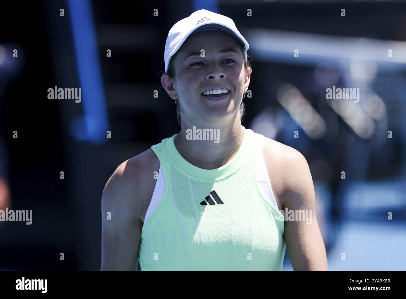 MELBOURNE, AUSTRALIA, 12 GENNAIO 2024: Katie Volynets degli Stati Uniti sulla strada per battere Julia Riera dell'Argentina nelle qualificazioni finali davanti al 2024 Foto Stock