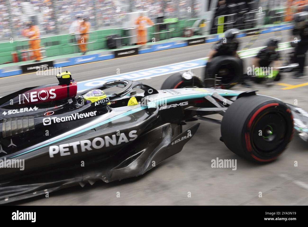 MELBOURNE, AUSTRALIA, 23 MARZO: Lewis Hamilton, Gran Bretagna, guida la Mercedes AMG Petronas F1 Team W15 durante la terza prova dell'Austral 2024 Foto Stock