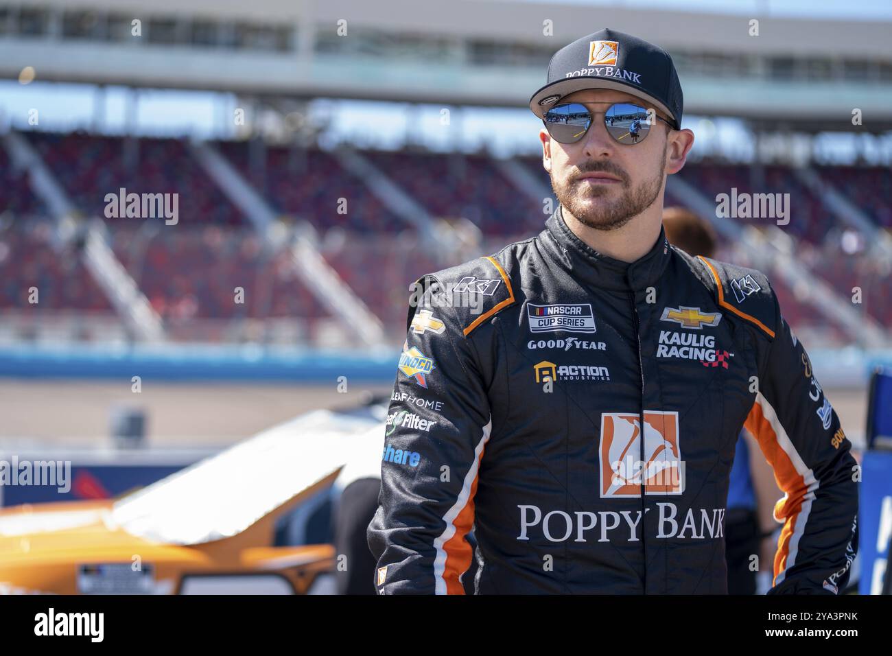 Daniel Hemric sale in pista per qualificarsi per gli Shriners Children's 500 ad Avondale, Arizona, USA, Nord America Foto Stock