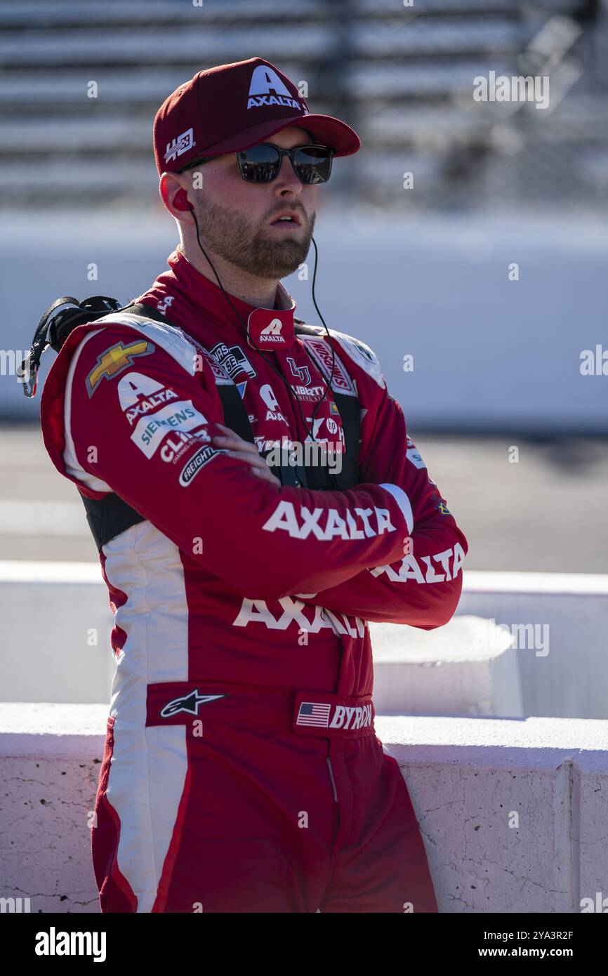 William Byron sale in pista per qualificarsi per il Cook Out 400 a Martinsville, Virginia, USA, Nord America Foto Stock