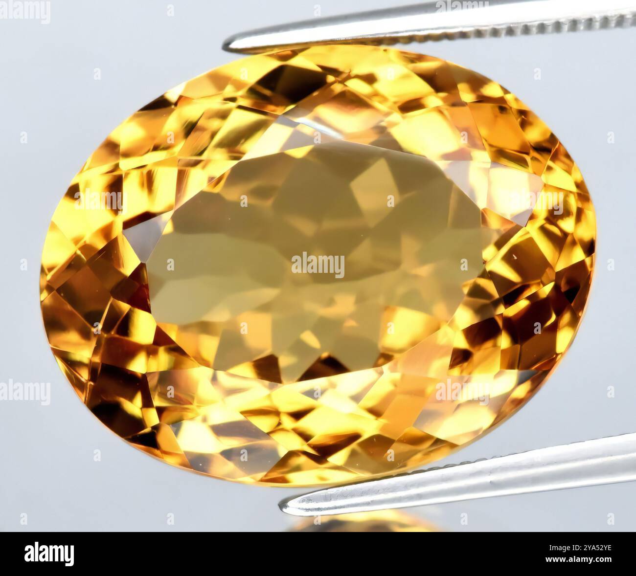 Squisita pietra preziosa Golden Citrine con taglio brillante e chiarezza brillante. Foto Stock