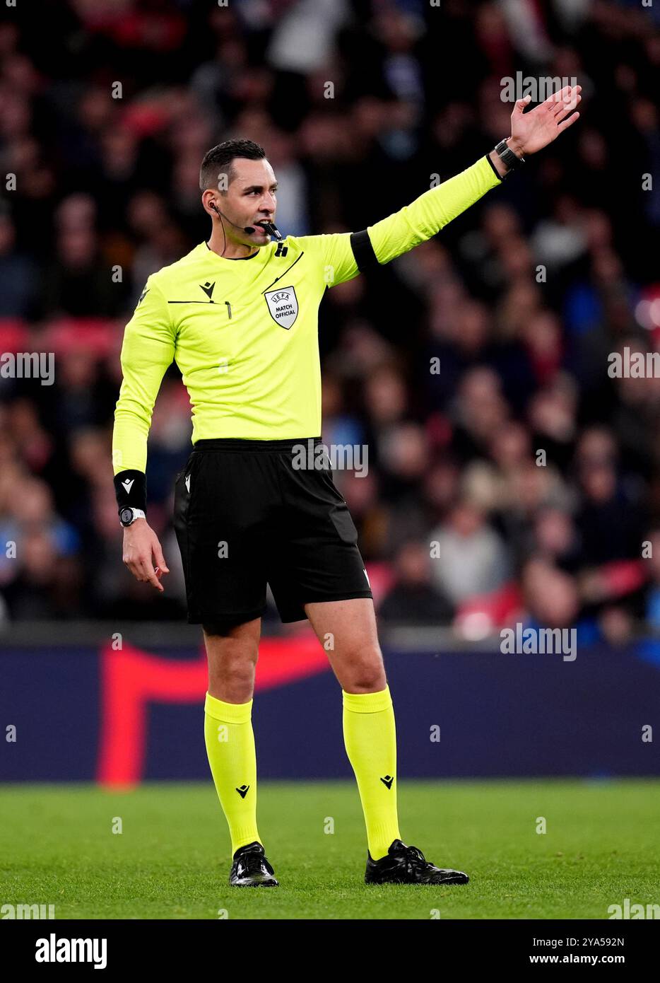 L'arbitro Andrea Colombo durante la partita del gruppo B2 della UEFA Nations League allo stadio Wembley di Londra. Data foto: Giovedì 10 ottobre 2024. Foto Stock