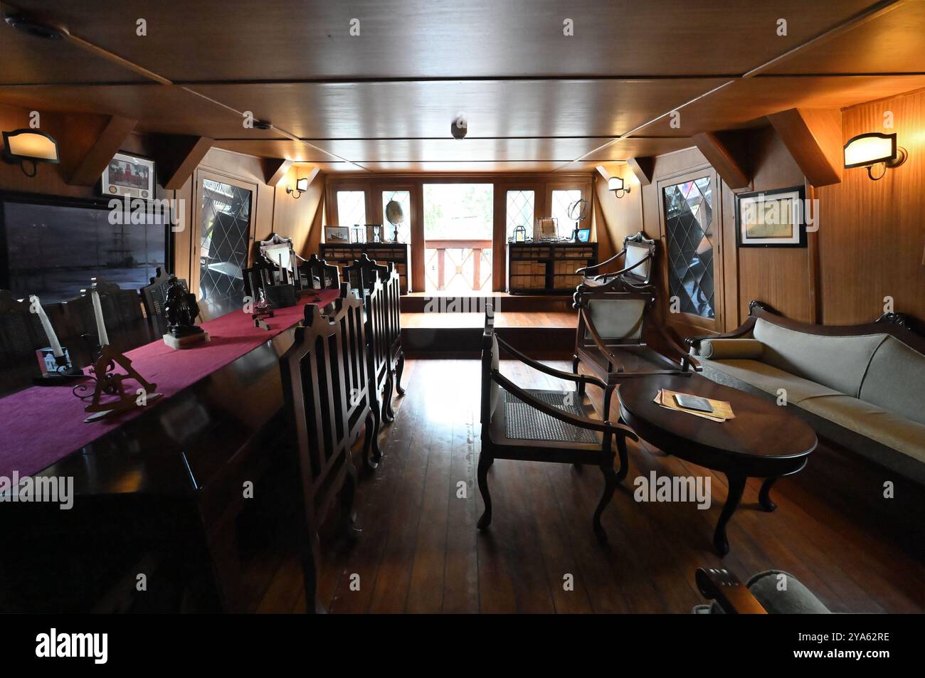 Capanna dei capitani sulla replica della tallship spagnola Galeón Andalucía ormeggiata al molo di St Katherine a Londra Foto Stock