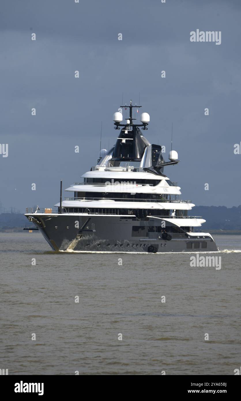 Superyacht Kismet (2024) è un nuovo superyacht di 400 piedi di proprietà di Shahid Khan (proprietario del Fulham Football Club) e ha fatto il suo debutto al Monaco Yacht SH Foto Stock