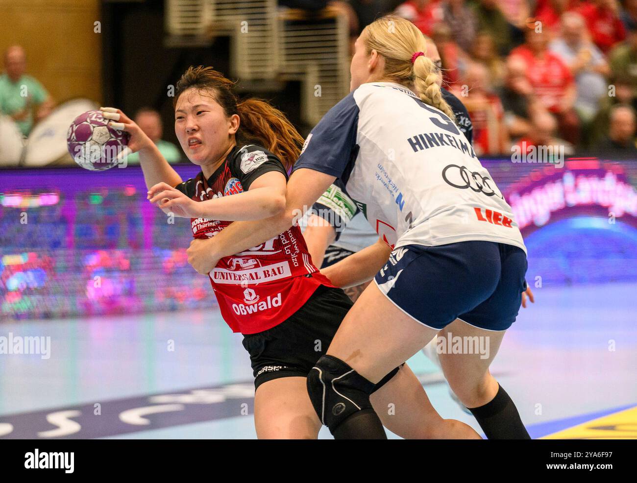 Bad Langensalza, Deutschland. 12 ottobre 2024. Natsuki Aizawa (Rueckraum, Thueringer HC, #23), Kim Lara Hinkelmann (KM, Sport-Union Neckarsulm, #5) GER, Thueringer HC gegen Sport-Union Neckarsulm, 1. Handballbundesliga Frauen, 4. Spieltag, Spielzeit 2024/2025, 12.10.2024 foto: Eibner-Pressefoto/Martin Herbst credito: dpa/Alamy Live News Foto Stock