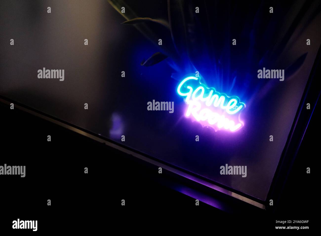Sala giochi Beleuchtung sala giochi Beleuchteter Schriftzug einer Spielbank bei Nacht *** sala giochi illuminata Lettering sala giochi di un caso Foto Stock