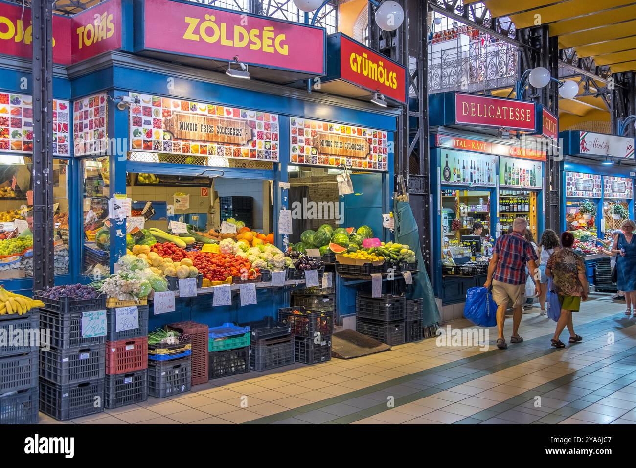 Bancarelle al mercato centrale di Budapest Foto Stock