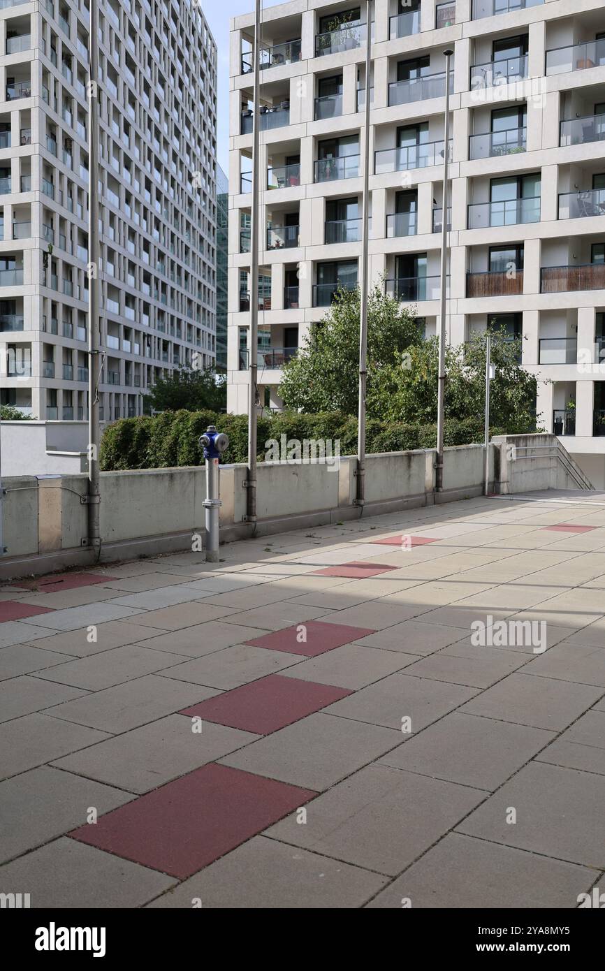 pianale rosso. rote Bodenplatte. Wohnmaschien. Vienna. Vienna Foto Stock