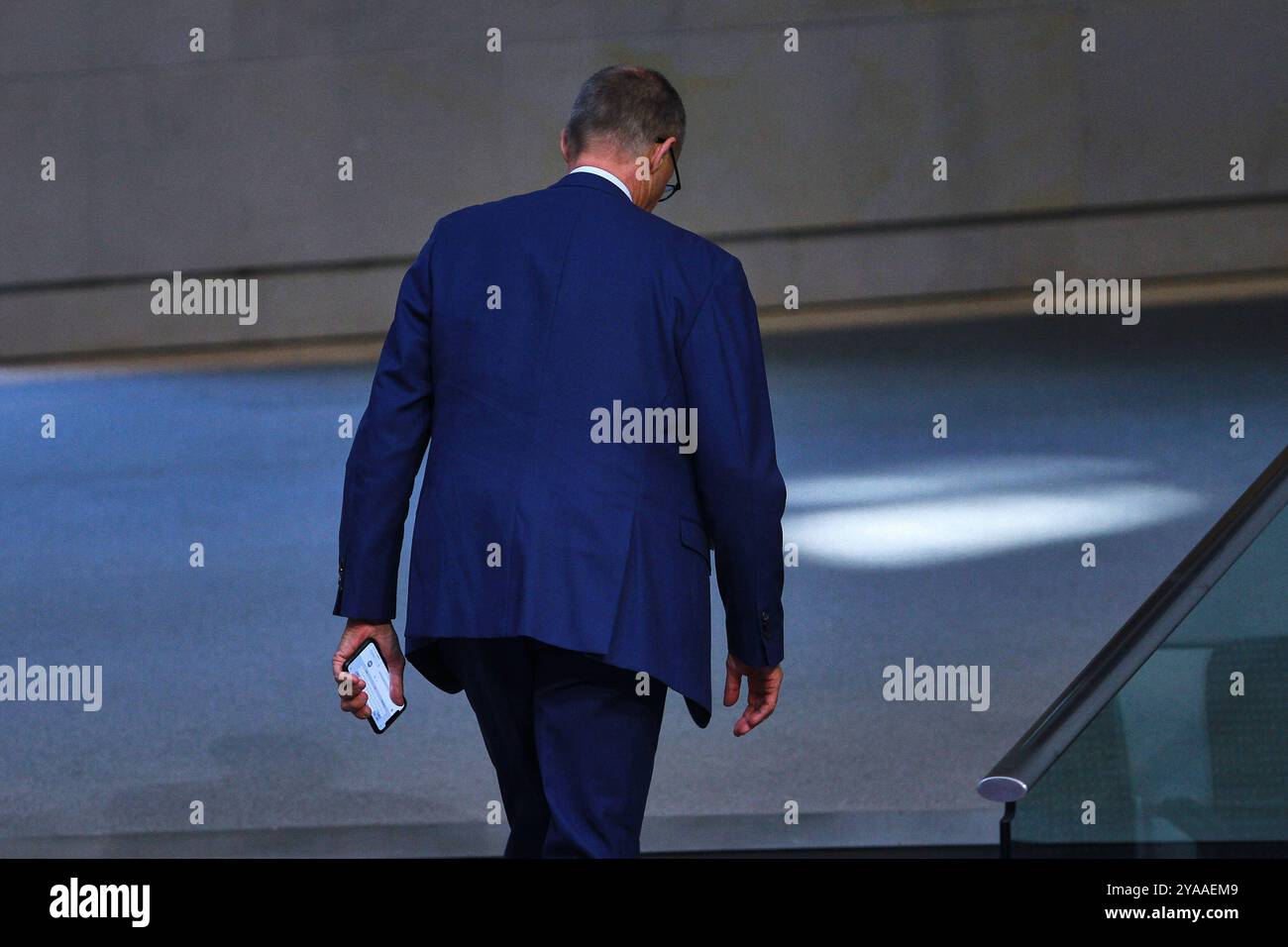 Berlin, Deutschland, 11.10.2024: Deutscher Bundestag: 192. Bundestagssitzung: Friedrich Merz, CDU, geht raus *** Berlino, Germania, 11 10 2024 Bundestag tedesco 192 sessione Bundestag Friedrich Merz, CDU, esce Copyright: XdtsxNachrichtenagenturx dts 48641 Foto Stock