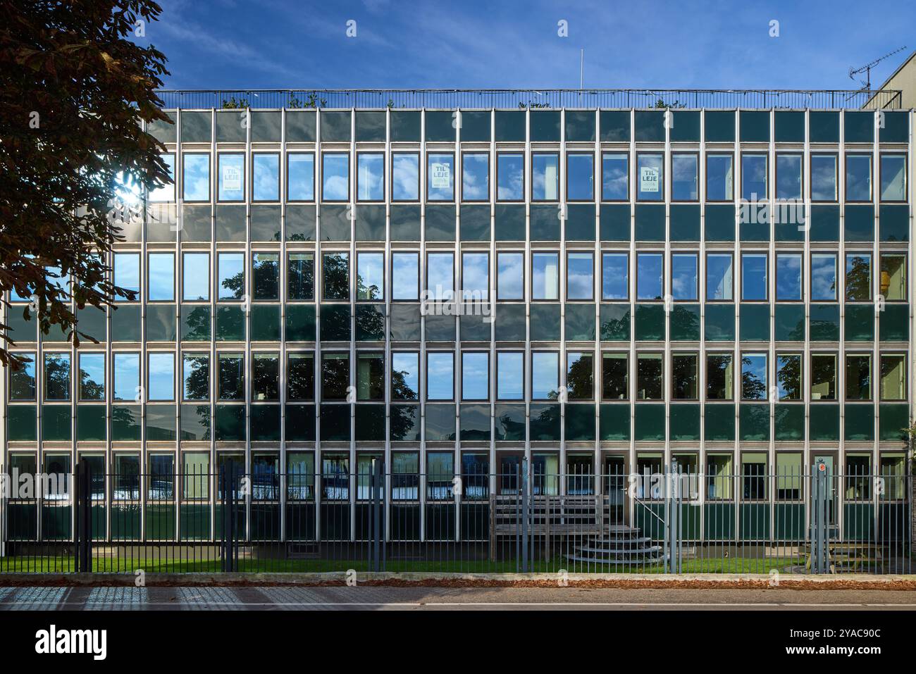 Ex quartier generale del Kvindeligt Arbejderforbund (Unione delle donne operaie danesi), progettato da Ole Buhl, 1960; Peblinge Dossering/Ewaldsgade, Copenaghen Foto Stock