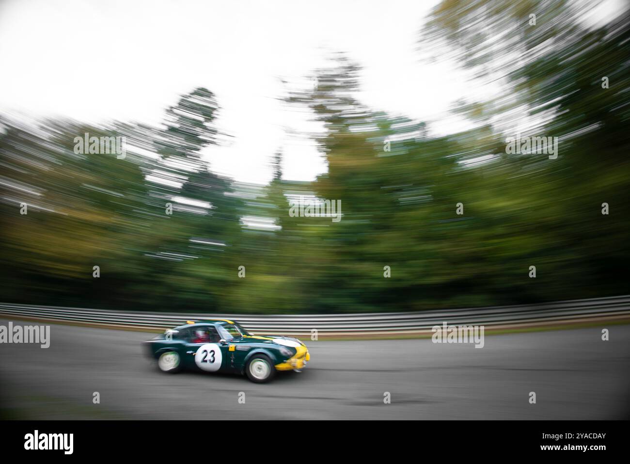 Montlh, Francia. 12 ottobre 2024. Triumph GT6, azione durante il Festival del Centenario del circuito di Montlhery a Montlhéry, Francia, il 12 ottobre 2024 - foto Alexis Perrin/DPPI Credit: DPPI Media/Alamy Live News Foto Stock