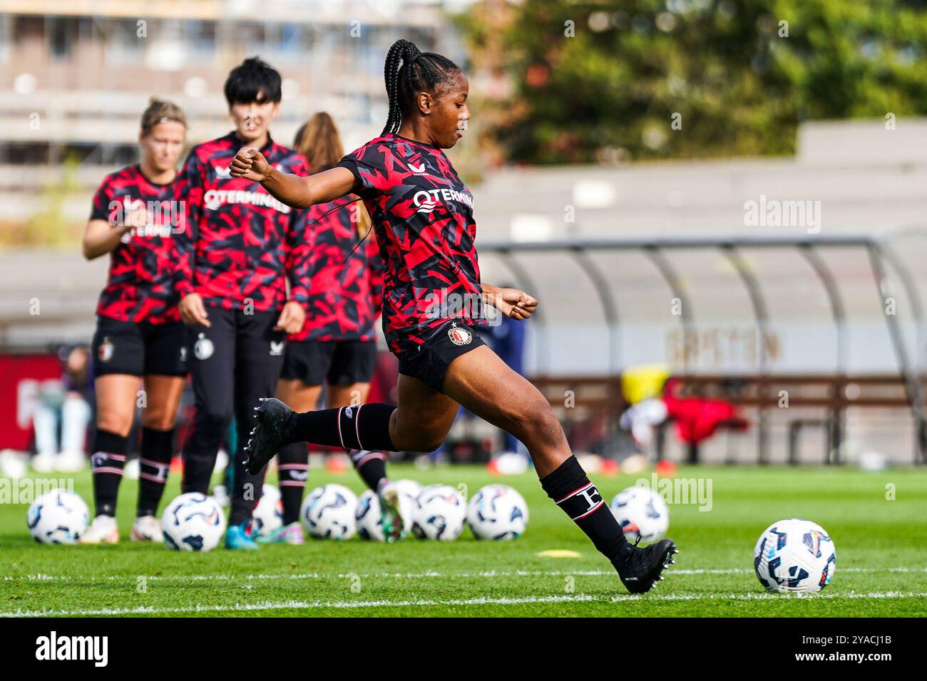 Rotterdam, Paesi Bassi. 13 ottobre 2024. Rotterdam - Celainy Obispo del Feyenoord V1 durante il terzo round dell'Azerion Vrouwen Eredivisie nella stagione 2024/2025. La partita è ambientata tra il Feyenoord V1 e il FC Utrecht V1 a Varkenoord il 13 ottobre 2024 a Rotterdam, nei Paesi Bassi. Credito: Foto Box to Box/Alamy Live News Foto Stock