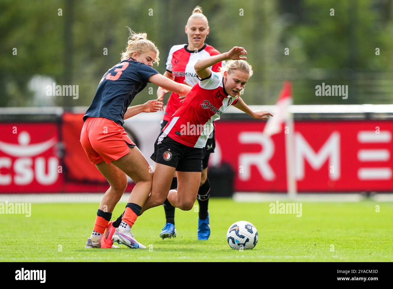 Rotterdam, Paesi Bassi. 13 ottobre 2024. Rotterdam - Jarne Teulings del Feyenoord V1 durante il terzo round dell'Azerion Vrouwen Eredivisie nella stagione 2024/2025. La partita è ambientata tra il Feyenoord V1 e il FC Utrecht V1 a Varkenoord il 13 ottobre 2024 a Rotterdam, nei Paesi Bassi. Credito: Foto Box to Box/Alamy Live News Foto Stock