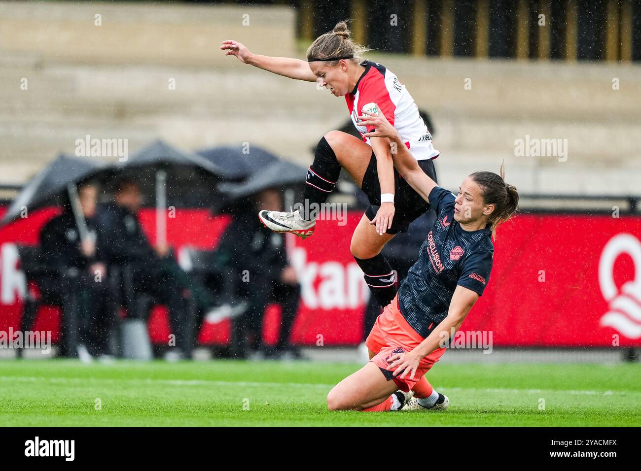 Rotterdam, Paesi Bassi. 13 ottobre 2024. Rotterdam - Sanne Koopman del Feyenoord V1 durante il terzo round dell'Azerion Vrouwen Eredivisie nella stagione 2024/2025. La partita è ambientata tra il Feyenoord V1 e il FC Utrecht V1 a Varkenoord il 13 ottobre 2024 a Rotterdam, nei Paesi Bassi. Credito: Foto Box to Box/Alamy Live News Foto Stock