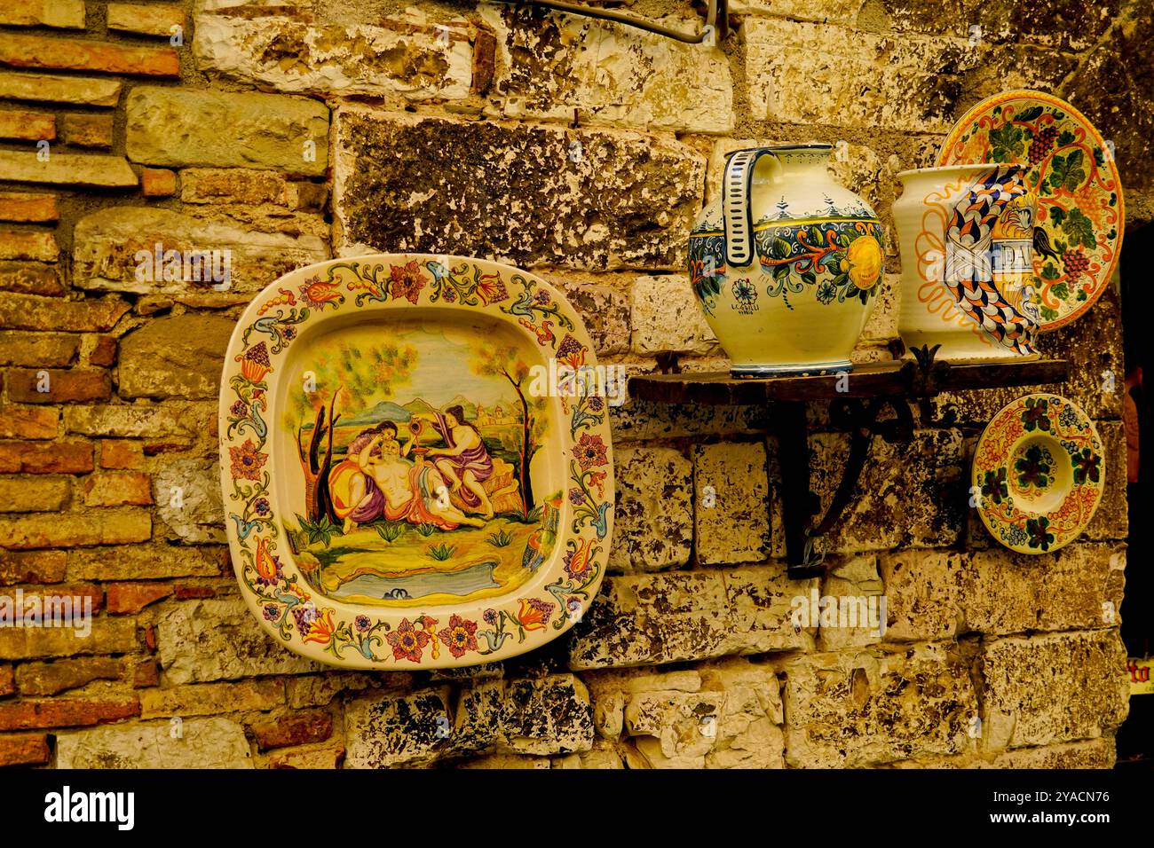 Artigianato artistico nei laboratori di Gubbio, Umbria, Italia Foto Stock