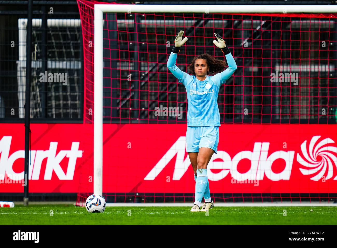 Rotterdam - Jacintha Weimar del Feyenoord Rotterdam durante il terzo round dell'Azerion Vrouwen Eredivisie nella stagione 2024/2025. La partita è ambientata tra il Feyenoord V1 e il FC Utrecht V1 al Nieuw Varkenoord il 13 ottobre 2024 a Rotterdam, nei Paesi Bassi. (VK Sportphoto/Danny de Groot) credito: Yannick Verhoeven/Alamy Live News Foto Stock