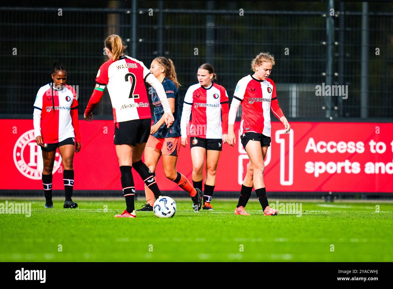 Rotterdam - 0-2 durante il terzo round dell'Azerion Vrouwen Eredivisie nella stagione 2024/2025. La partita è ambientata tra il Feyenoord V1 e il FC Utrecht V1 al Nieuw Varkenoord il 13 ottobre 2024 a Rotterdam, nei Paesi Bassi. (VK Sportphoto/Danny de Groot) credito: Yannick Verhoeven/Alamy Live News Foto Stock