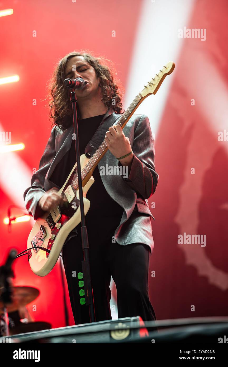 20 mil personas acuden al concierto de Arde Bogotá, Viva Suecia y Nunatak en Zaragoza. Fiestas del Pilar. 11 ottobre 2024. Espacio Zity. Foto Stock