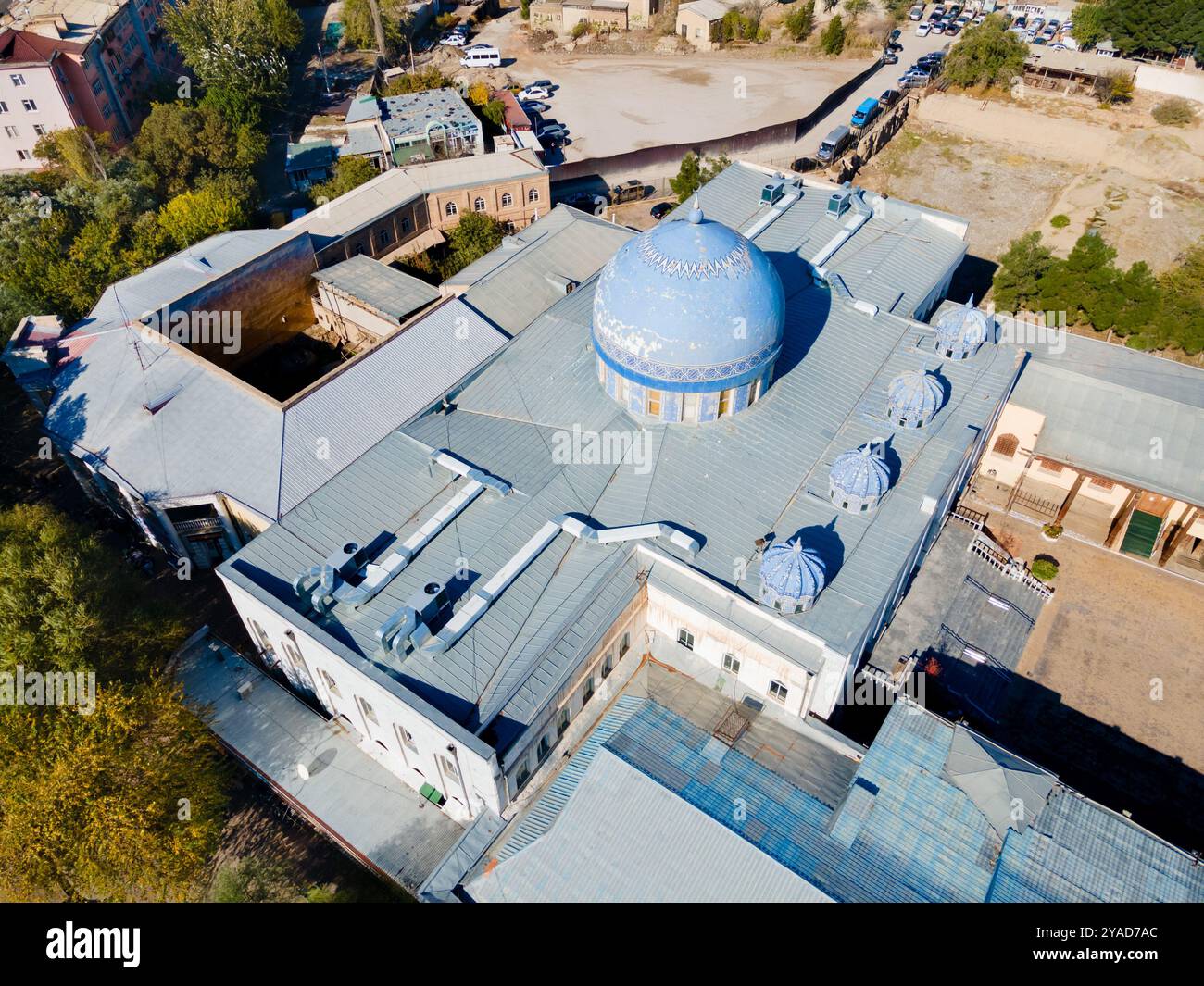 Vista panoramica aerea della moschea centrale Masjidi Jami a Khujand. Khujand è la seconda città più grande del Tagikistan. Foto Stock