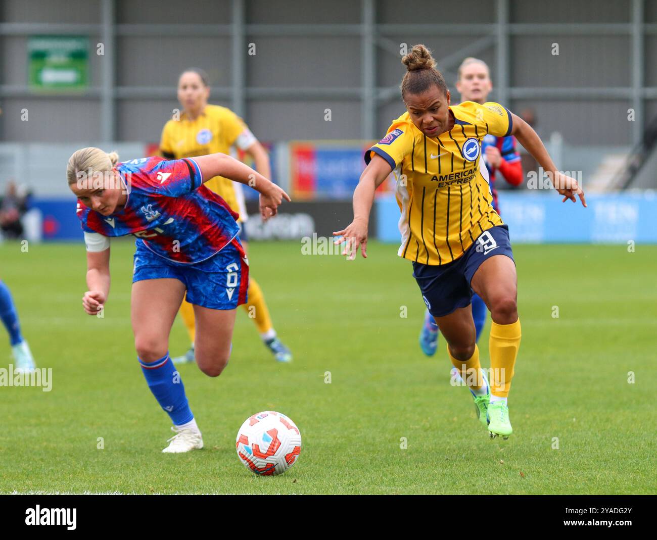 VBS Community Stadium, Sutton, Londra, Regno Unito. 13 ottobre 2024. Nikita Parris (9 Brighton) si fa avanti durante la partita di Super League femminile del Barclays tra Crystal Palace e Brighton e Hove Albion domenica 13 ottobre 2024 al VBS Community Stadium di Sutton, Londra, Inghilterra. (Claire Jeffrey/SPP) credito: SPP Sport Press Photo. /Alamy Live News Foto Stock