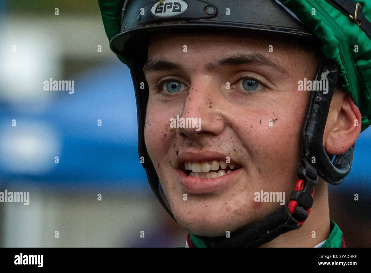 Windsor, Berkshire, Regno Unito. 24 agosto 2024. ELFORLEATHER guidato dal fantino George Bass vince il June and Charlie Anniversary handicap Stakes (Classe 6) al Royal Windsor Racecourse di Windsor, Berkshire. Proprietari G & J Styles, S Fruci & Partner, Trainer Jack Channon, West IIsley, breeder Brookside Stud Limited, Sponsor Jack Channon Racing Limited. Crediti: Maureen McLean/Alamy Foto Stock