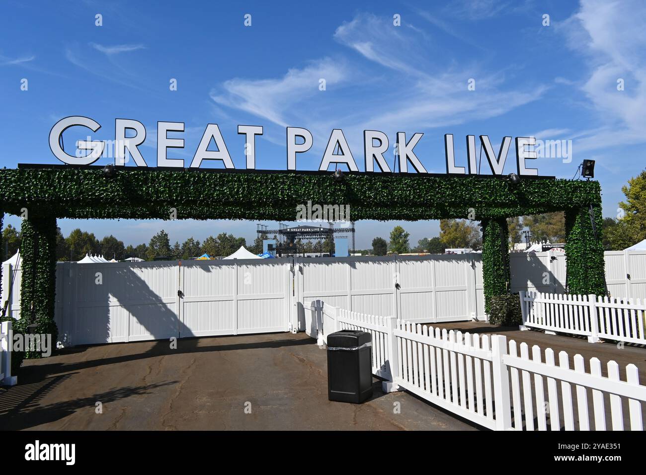 IRVINE, CALIFORNIA - 11 ottobre 2024: Great Park Live è un anfiteatro temporaneo all'aperto situato nel Great Park dedicato a fornire musica dal vivo e Foto Stock