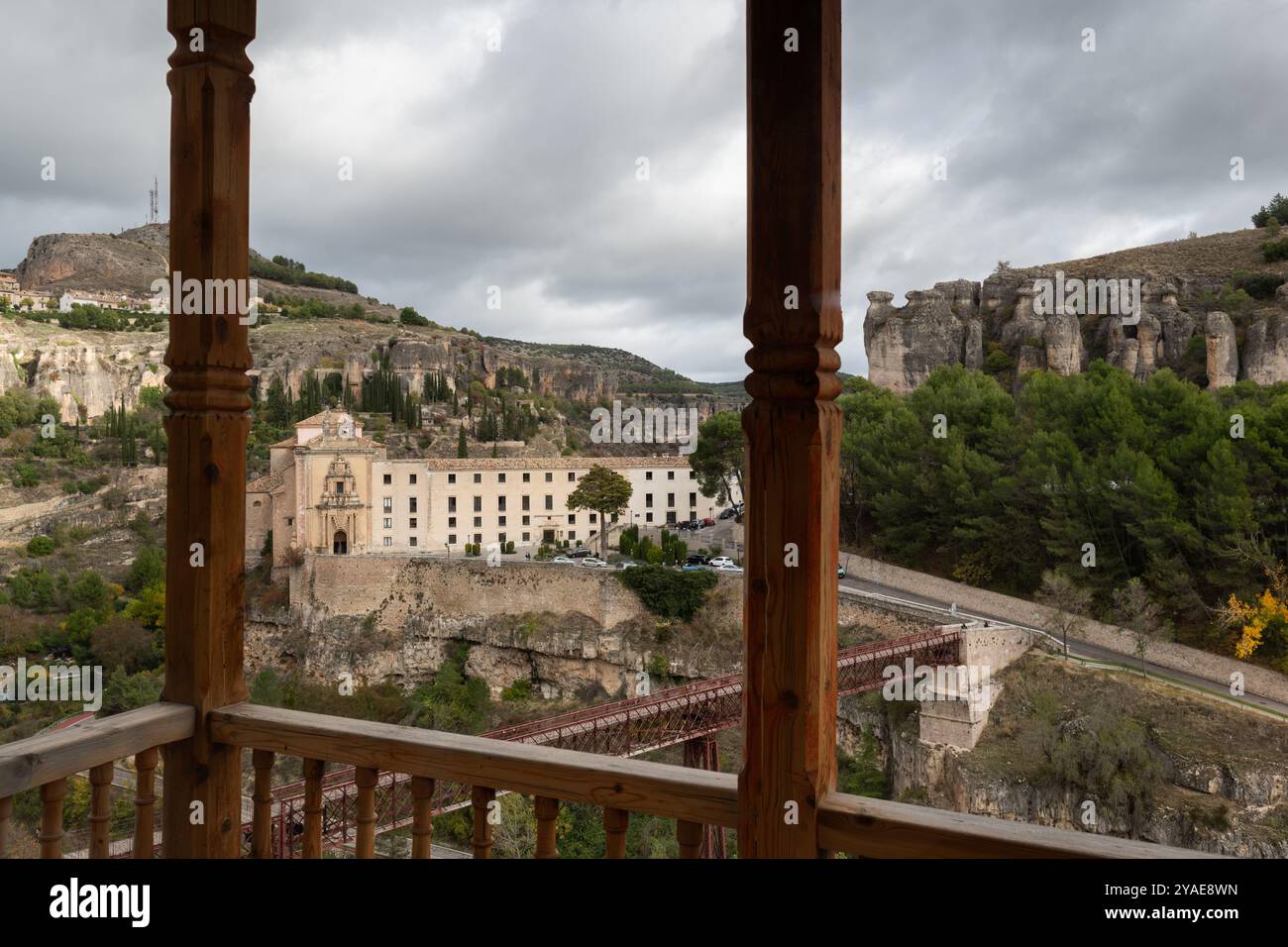 Vista del Parador de Cuenca dal Museo d'Arte astratta spagnolo di Cuenca, Castilla–la Mancha, Spagna, Europa Foto Stock