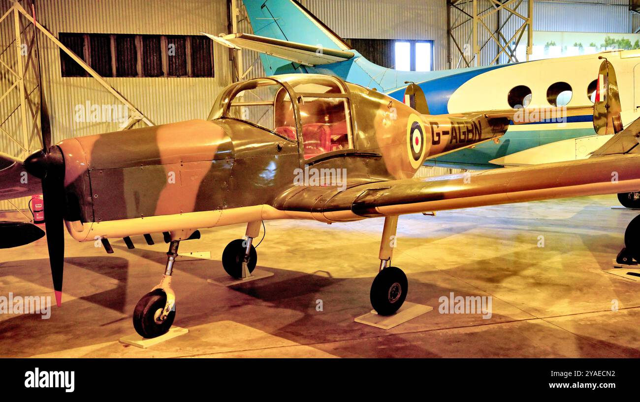 National Museum of Flight Scotland un aereo leggero General Aircraft Cygnet interamente in metallo 1936 è stato utilizzato per addestrare i piloti su aerei a ruota nuda da Squ Foto Stock