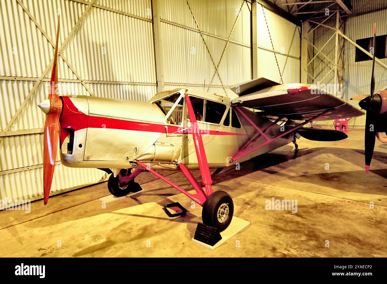 National Museum of Flight Scotland a de Havilland Puss Moth VH-UQB con ali pieghevoli costruite tra il 1929 e il 1933, questi aerei sono stati fatti volare Foto Stock