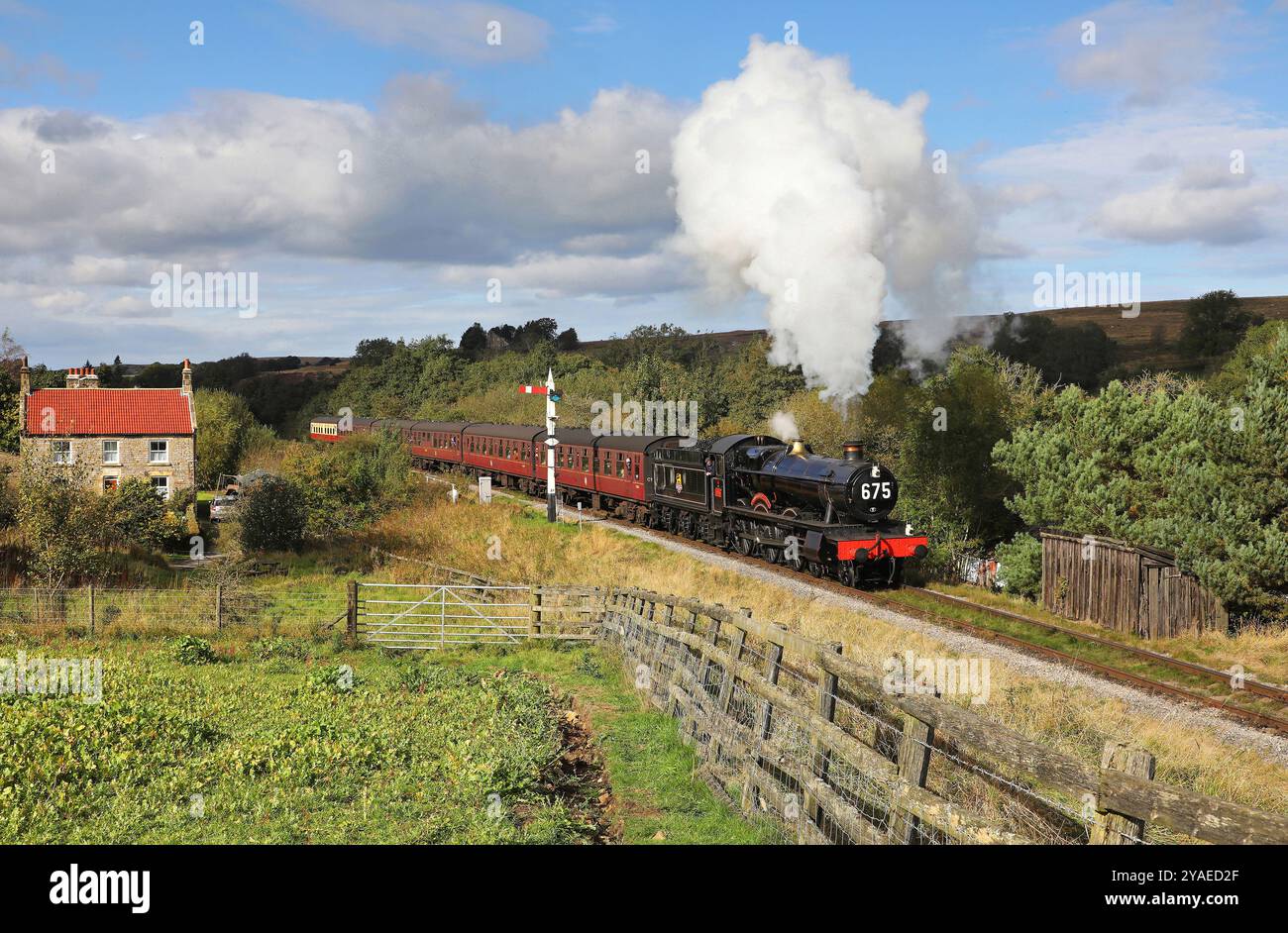 4953 pass per Abbots House su 28.9.24 durante il NYMR Steam Gala. Foto Stock