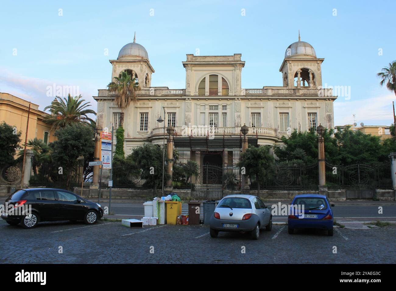 Anzio, Italia 4 giugno 2018: Edificio unico Paradiso sul Mare noto per la sua storia e lo stile architettonico diversi legati al movimento Art Nouveau Foto Stock