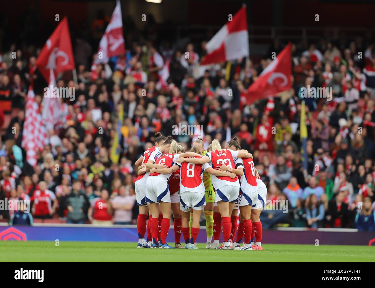 Arsenal si accomoda prima del Barclays fa Women's Super League match tra Arsenal e Chelsea all'Emirates Stadium di Londra, sabato 12 ottobre 2024. (Foto: Jade Cahalan | mi News) crediti: MI News & Sport /Alamy Live News Foto Stock