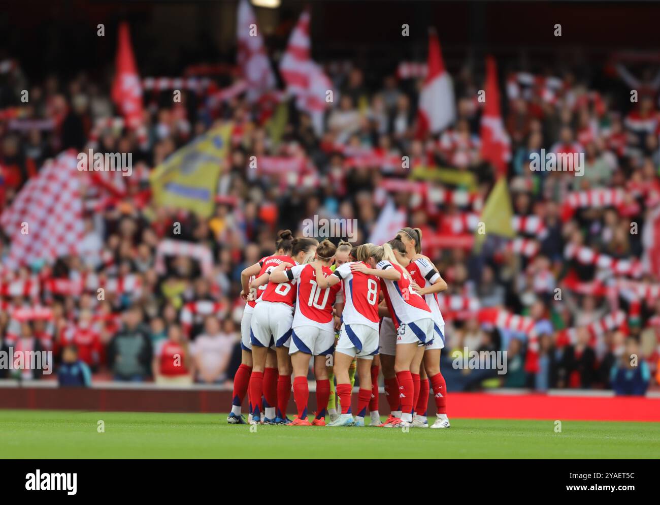 Arsenal si accomoda prima del Barclays fa Women's Super League match tra Arsenal e Chelsea all'Emirates Stadium di Londra, sabato 12 ottobre 2024. (Foto: Jade Cahalan | mi News) crediti: MI News & Sport /Alamy Live News Foto Stock