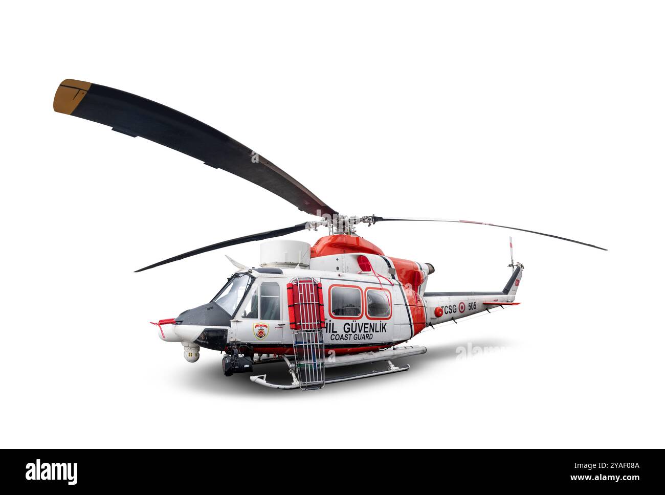 Smirne, Turchia - settembre 28 2024: Un elicottero della guardia costiera esposto su sfondo bianco, che mostra le sue attrezzature di salvataggio e il design per la pattuglia e la vescica Foto Stock