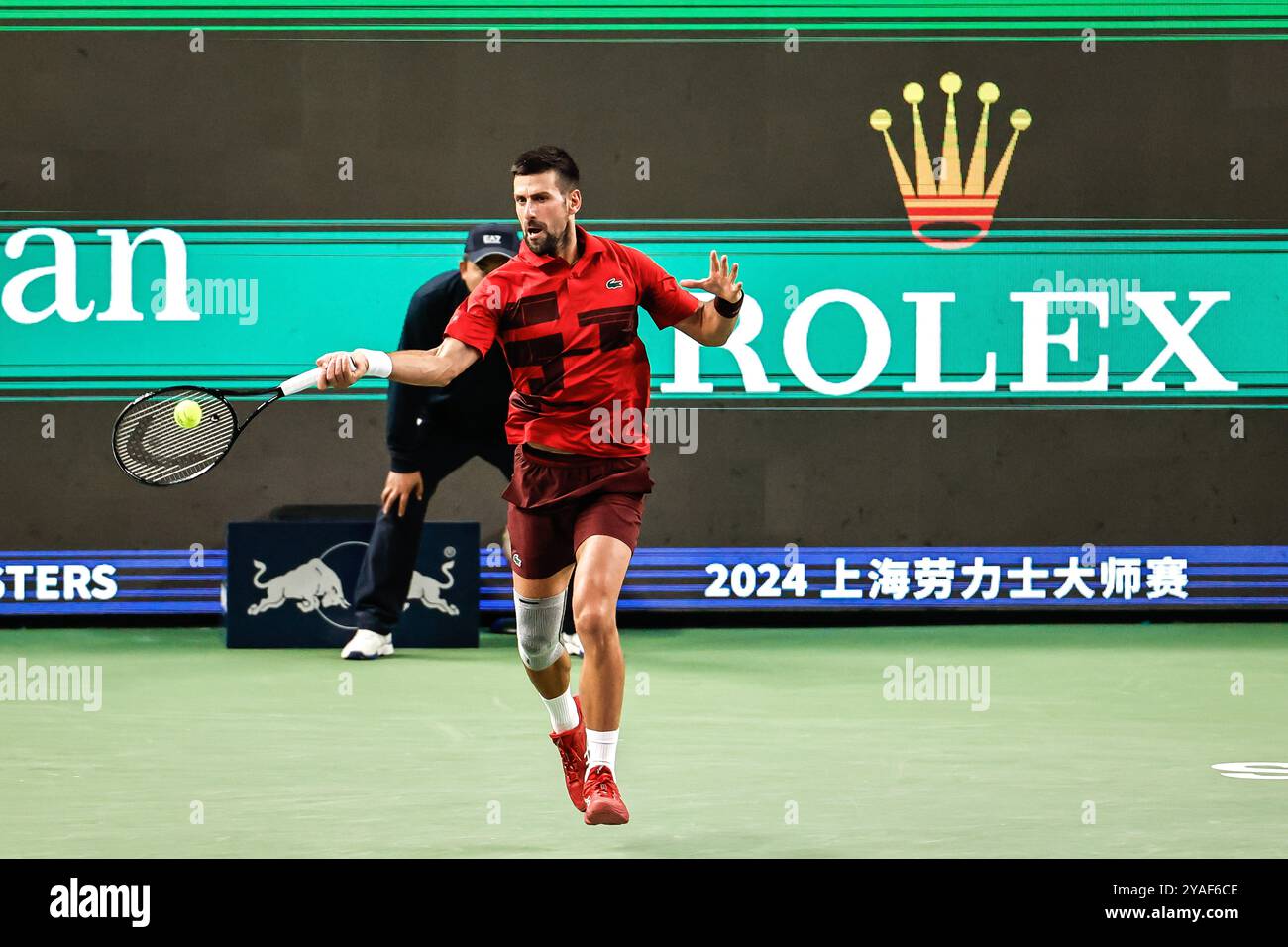 SHANGHAI, CINA - 13 OTTOBRE 2024 - Jannick Sanner gioca con Novak Djokovic nella finale del Shanghai Rolex Masters 2024 a Shanghai, Cina, Octo Foto Stock