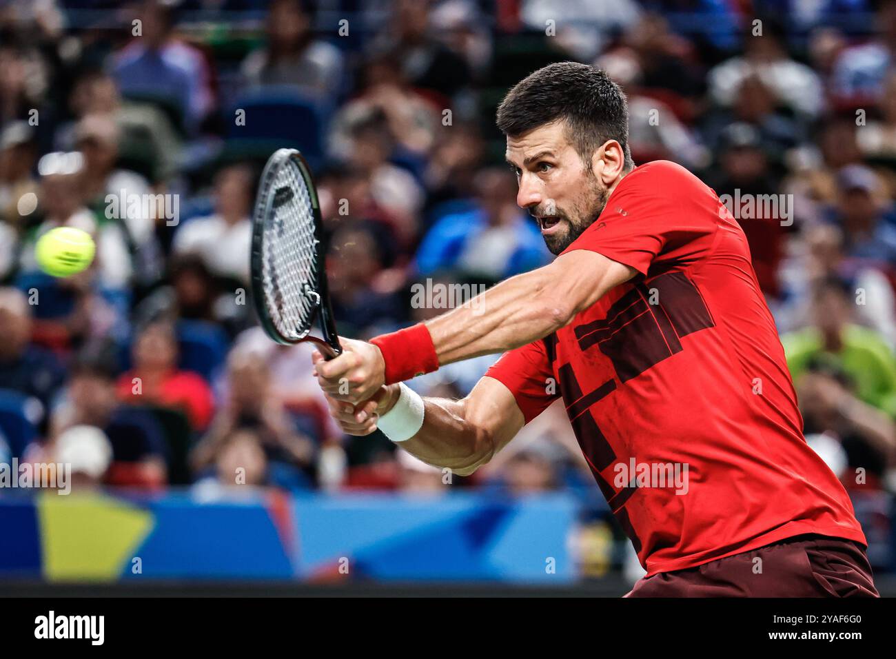 SHANGHAI, CINA - 13 OTTOBRE 2024 - Jannick Sanner gioca con Novak Djokovic nella finale del Shanghai Rolex Masters 2024 a Shanghai, Cina, Octo Foto Stock