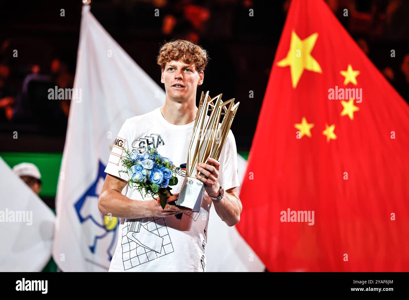 SHANGHAI, CINA - 13 OTTOBRE 2024 - Jannick Sanner gioca con Novak Djokovic nella finale del Shanghai Rolex Masters 2024 a Shanghai, Cina, Octo Foto Stock