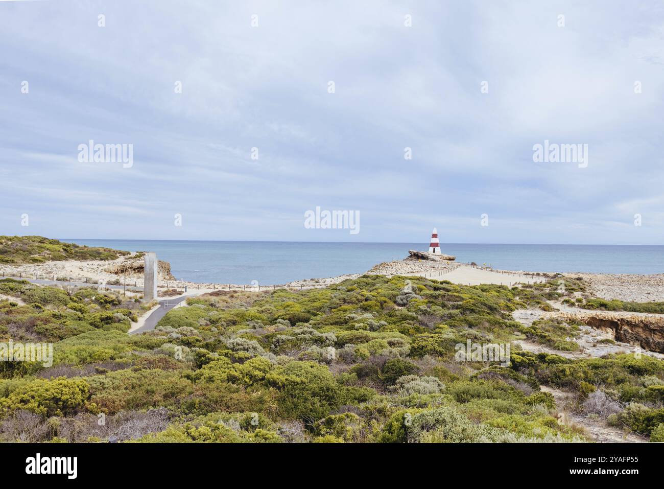 ROBE AUSTRALIA, 11 aprile 2023: L'iconica architettura della storica Robe e l'iconico obelisco in una tempesta giornata autunnale sulla Limestone Coast, South Austra Foto Stock