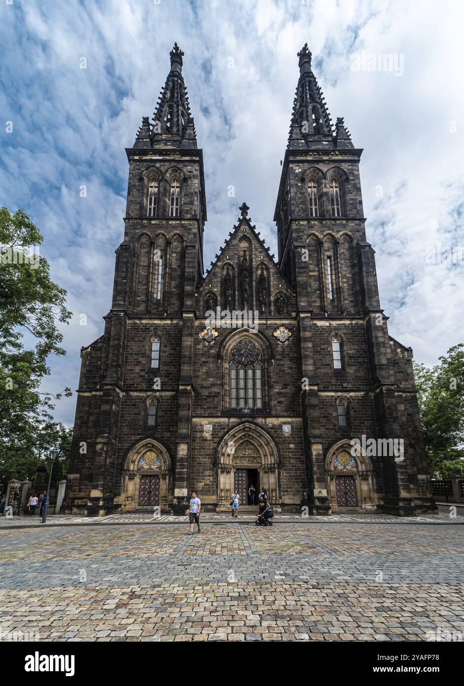 Praga, Repubblica Ceca, 08 01 2020 facciata e torri gemelle della cattedrale di San Pietro e Paolo, Europa Foto Stock