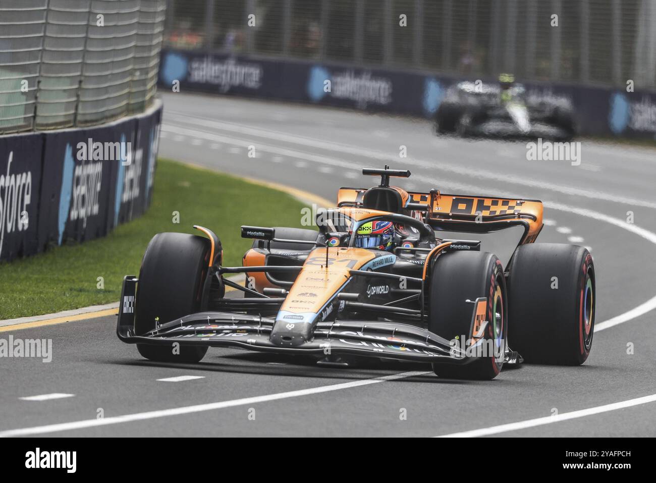 MELBOURNE, AUSTRALIA, 1 APRILE: Oscar Piastri dell'Australia guida la McLaren MCL36 in pratica durante il Gran Premio d'Australia 2023 ad Albert Park o Foto Stock