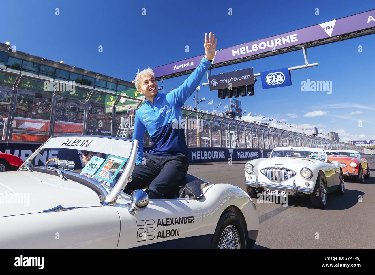 MELBOURNE, AUSTRALIA, 2 APRILE: Alexander Albon della Thailandia alla guida della Williams Racing alla sfilata dei piloti prima dell'inizio della gara principale al Foto Stock